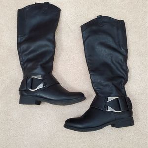 Like New Rough Hewn Stirrup Detail Boot.